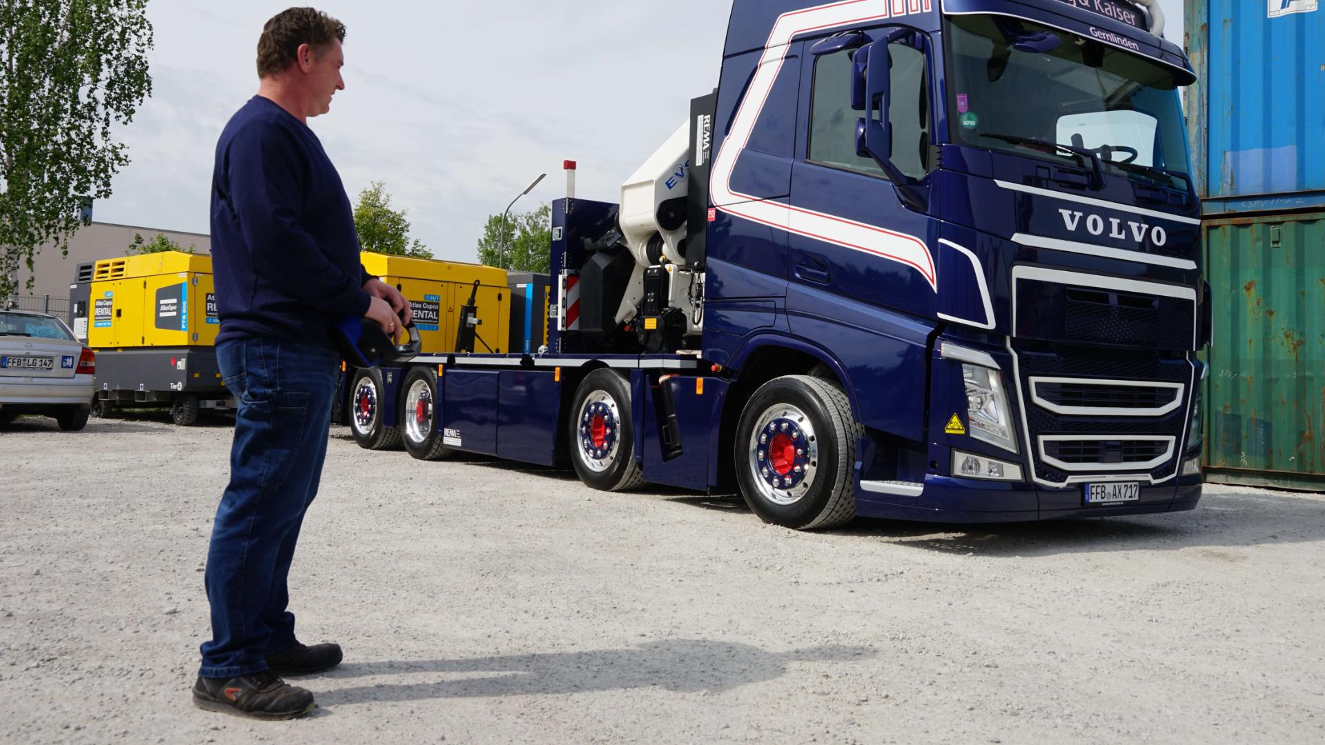 König & Kaiser vækker opsigt med lastbil uden fører König & Kaiser vækker opsigt med lastbil uden fører