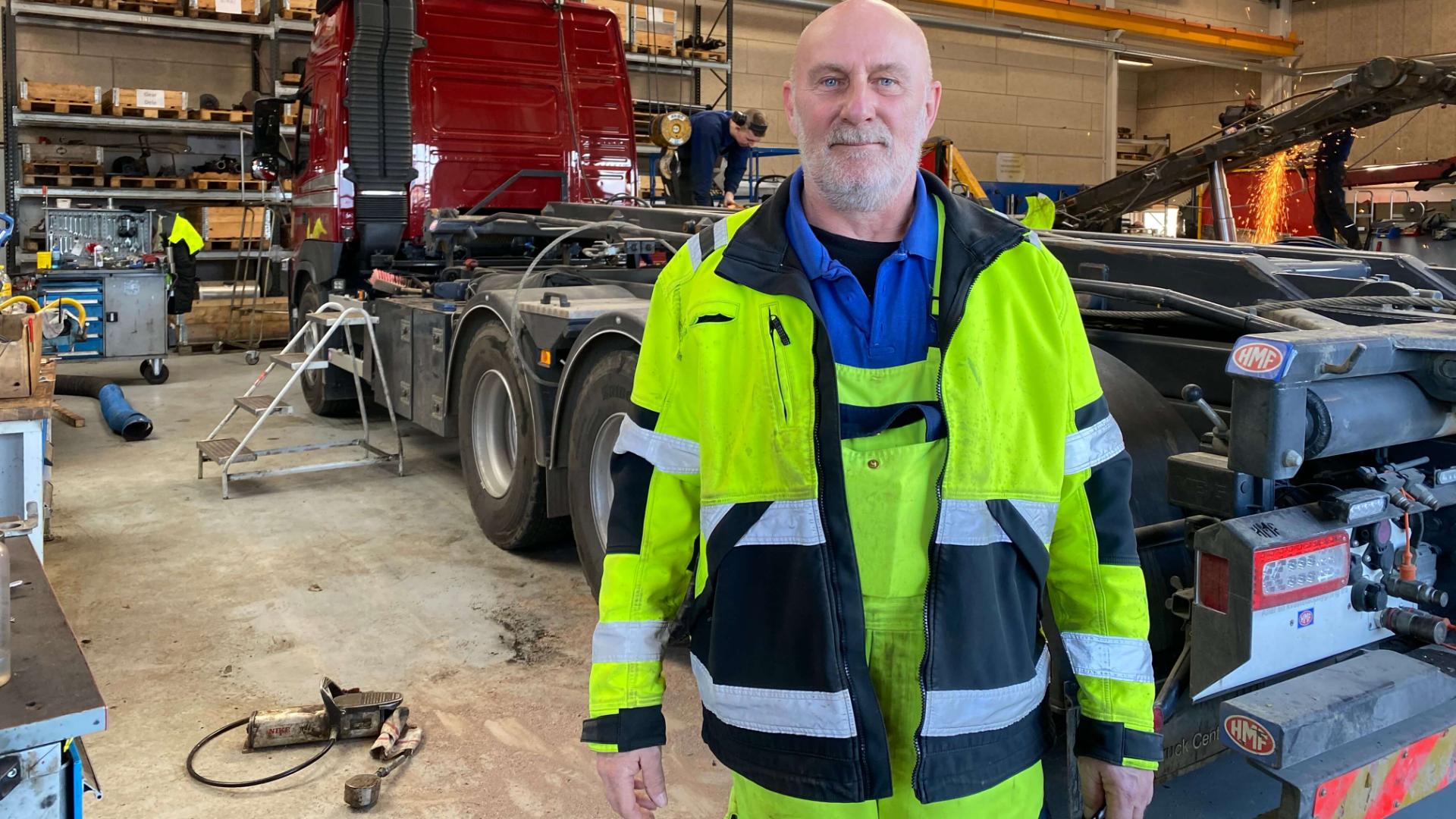 Emil er tredje generation af HMF kranførere Emil er tredje generation af HMF kranførere