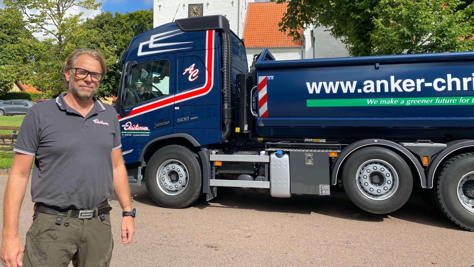 Lars løfter grønt byggeri med kroghejs og kran Lars løfter grønt byggeri med kroghejs og kran