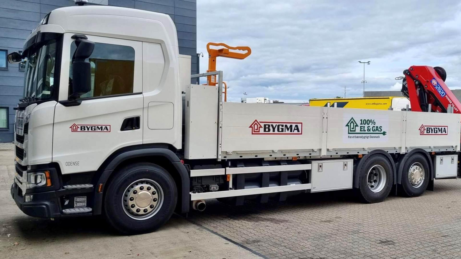 Biogas-lastbiler med el-kran gør Danmark grønnere Biogas-lastbiler med el-kran gør Danmark grønnere